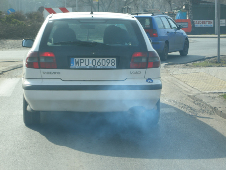 Jak kupić dobre auto z silnikiem benzynowym? Czy benzyniak to bezpieczna opcja?