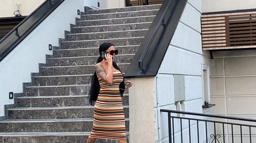 Tijana Ajfon nakon što su joj zapalili automobil