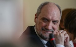 Macierewicz podsumował sto dni pracy MON. 'Chcemy, żeby Caracal pracował dla Polski'