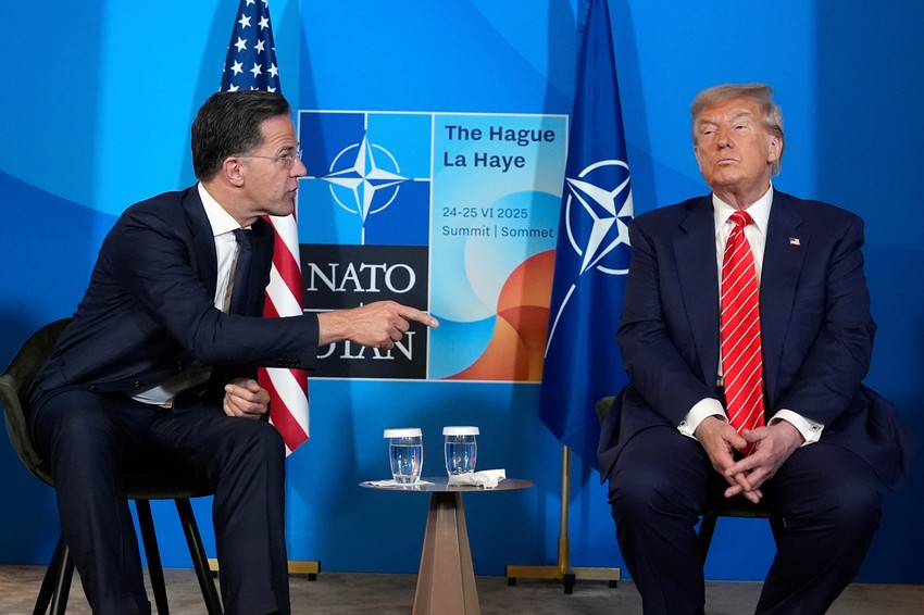 Mark Rute i Donald Tramp na samitu NATO u Hagu