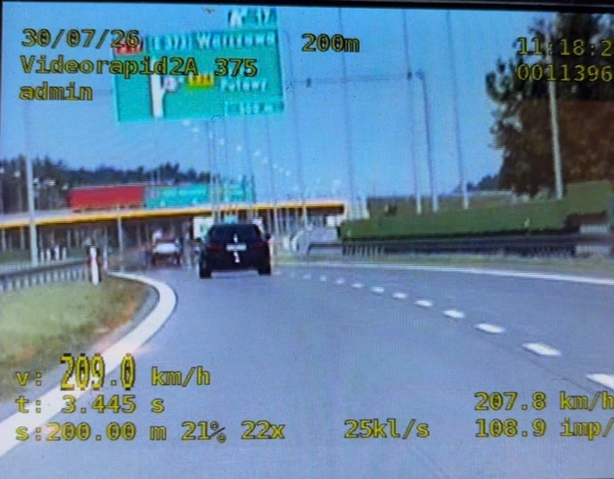 Naganne zachowanie na S17 pod Puławami. Obcokrajowiec spieszył się na samolot na Karaiby
