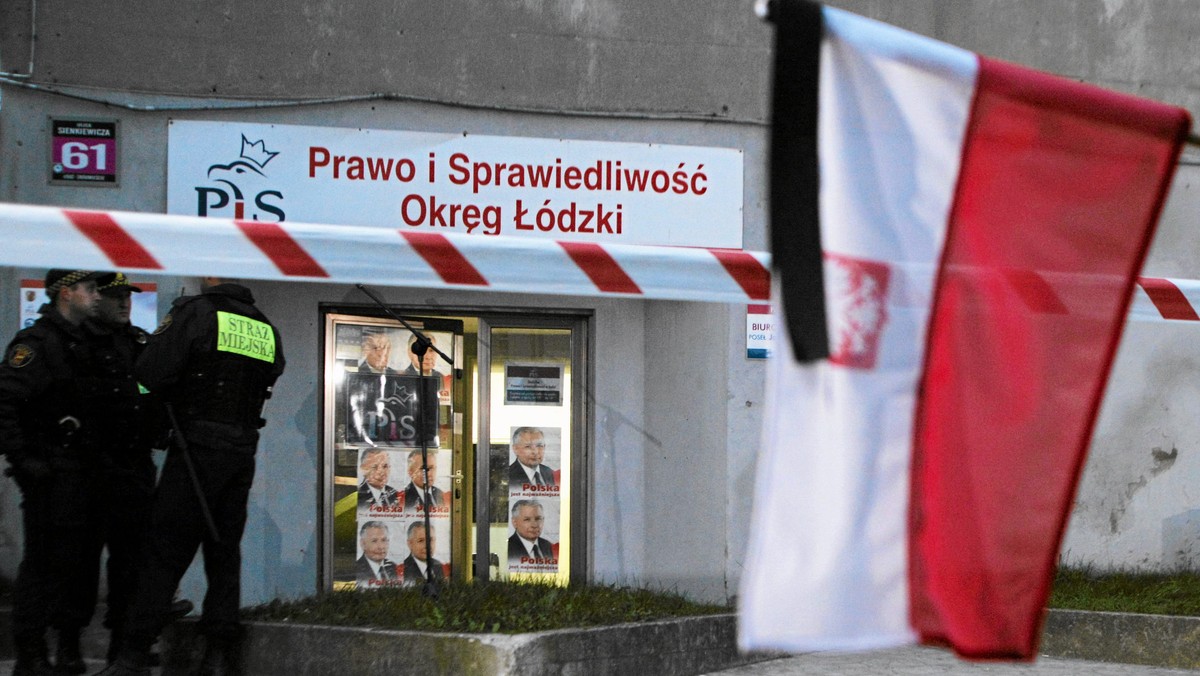 Łódzki sąd okręgowy przedłużył do 30 kwietnia areszt dla Ryszarda C., który w łódzkiej siedzibie PiS zastrzelił Marka Rosiaka i ranił nożem drugiego pracownika. W przyszłym tygodniu prokuratura ma otrzymać końcową opinię biegłych dotyczącą poczytalności podejrzanego.