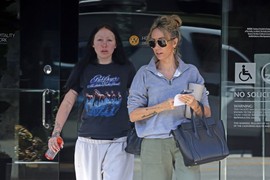 Majka i ćerka SPAVALE SA ISTIM ČOVEKOM, pa se jedna na kraju udala za njega! "Nije joj smetalo da postane njegova žena iako je saznala za PARALELNE VEZE", SKANDAL KAKAV SE NE PAMTI