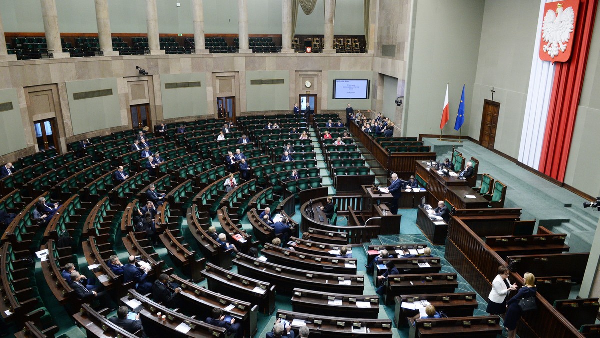 Dwa obywatelskie projekty dotyczące aborcji rozpatrzy Sejm na dzisiejszym posiedzeniu. Jeden przewiduje zniesienie możliwości przerwania ciąży ze względu na ciężkie wady płodu. Drugi zezwala na tzw. aborcję na żądanie kobiety do 12 tygodnia ciąży. O uszanowanie prawa do życia w oficjalnym komunikacie apelują polscy biskupi.