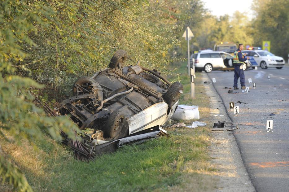 Október 12-én a 7-es főúton mentőautónak ütközött egy motoros, aki belehalt sérüléseibe / Fotó: MTI - Mihádák Zoltán