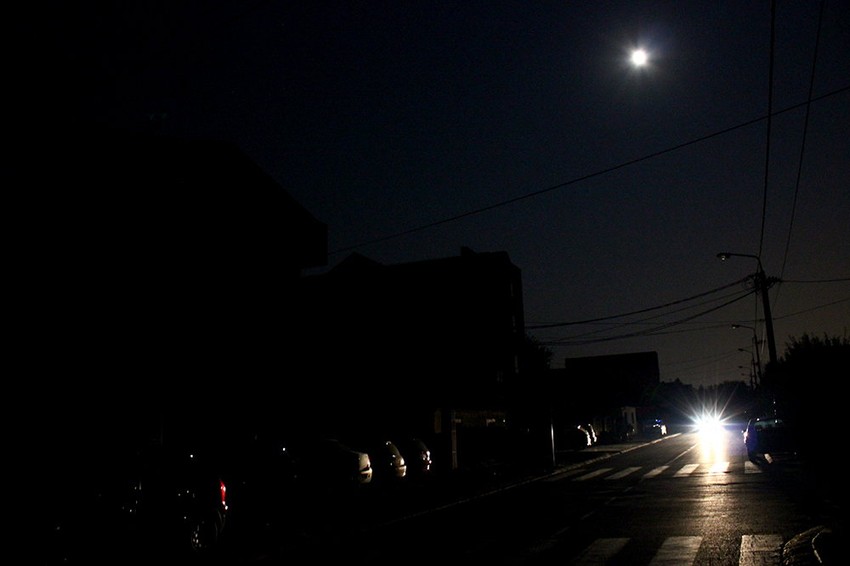 Tek poneki automobil osvetljavao je put Foto: M.Beljan