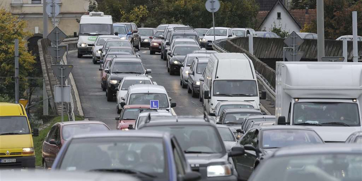 Zobacz, jak dojechać na cmentarze