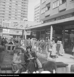 Lorneta z meduzą, teksasy, CPN. Ten QUIZ sprawdzi, jak dobrze znasz nazwy z czasów PRL