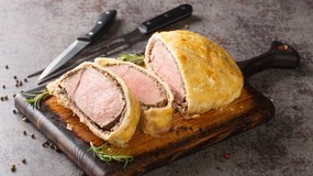 Pyszny obiad na sobotę. Podajemy przepis, Ty gotujesz. Polędwiczki à la Wellington