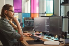 Błąd informatyka. Jaki zakres szkód musi ochronić polisa OC w branży IT