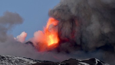 Widowiskowa erupcja Etny na Sycylii. Zobacz nagranie