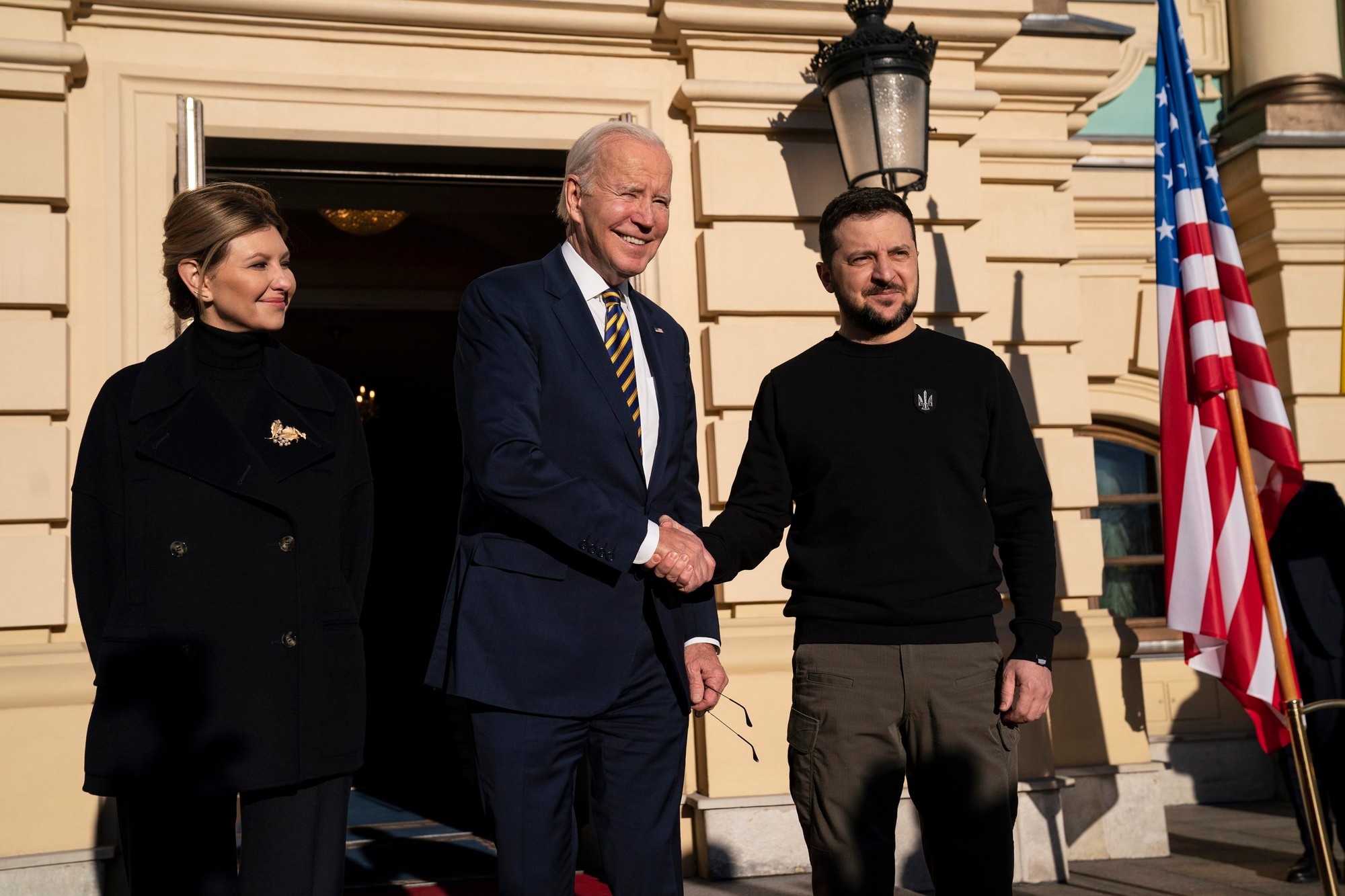 Americký prezident Joe Biden a ukrajinský prezident Volodymyr Zelenský v Kyjeve. 