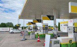 Droższa benzyna dla obcokrajowców. Komisarz UE wzywa Węgry, by przestały stosować "dyskryminacyjne" ceny paliw