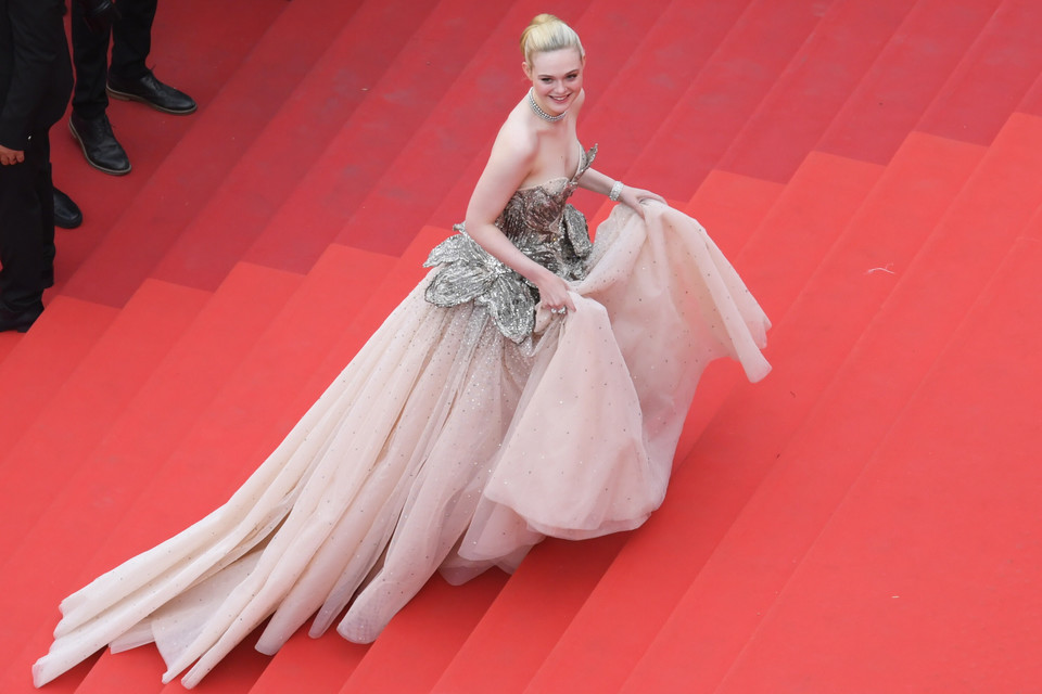 Elle Fanning na ceremonii otwarcia Festiwalu Filmowego w Cannes