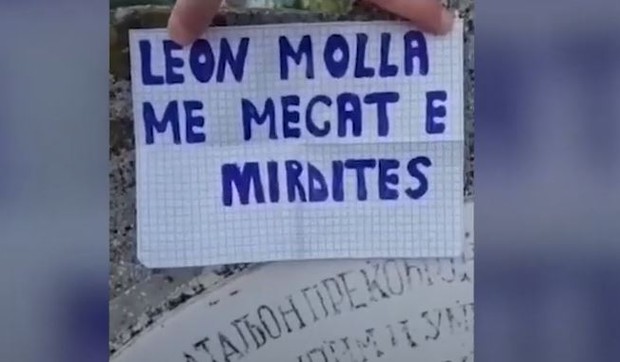 Vandali skrnavili spomenik u Tirani