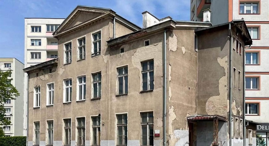 Budynek powstał w latach 1870–1872 i był siedzibą polskiego wywiadu kierowanego przez Jana Henryka Żychonia  