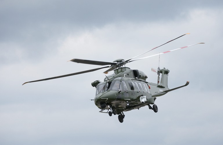 Według PZL-Świdnik, nie jest prawdą również to, że spółka przedstawiła jedynie 41 zobowiązań offsetowych. Faktycznie było ich 56, w tym m. in. współpraca z Fabryką Broni Radom, a także, co najważniejsze, pełne przekazanie kodów źródłowych technologii śmigłowca AW149 w celu jego produkcji w Polsce nie tylko na potrzeby polskiej armii, ale także w celu uruchomienia produkcji eksportowej.
<br><br>
fot. (zuz/mr) PAP/Bartłomiej Zborowski