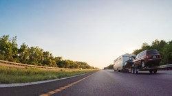 Pijany pilot wylądował na autostradzie międzystanowej koło Kansas City