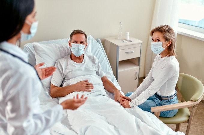 Szerdától kötelező lesz a maszkviselés a Borsod-Abaúj-Zemplén vármegyei kórházakban