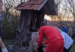 Mileta Dragutinović posle izvlačenja iz bunara