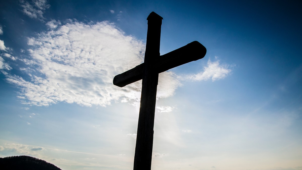 Obelisk upamiętniający ofiary Tragedii Górnośląskiej z 1945 roku odsłonięto w Świętochłowicach. Do 1989 r. te wydarzenia były ze względów politycznych tematem zakazanym - powiedział metropolita katowicki abp Wiktor Skworc.