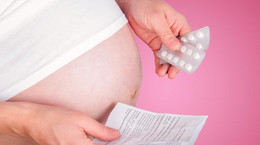 Trzeci trymestr ciąży - niepokojące objawy. Obrzęki, nadciśnienie i krwawienie w III trymestrze