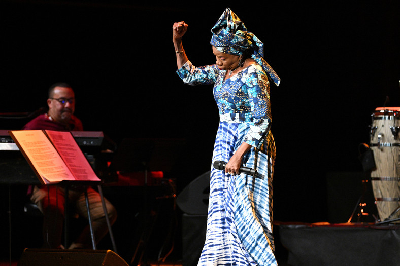 Angélique Kidjo na koncercie w Pradze, 7 listopada 2023 r.