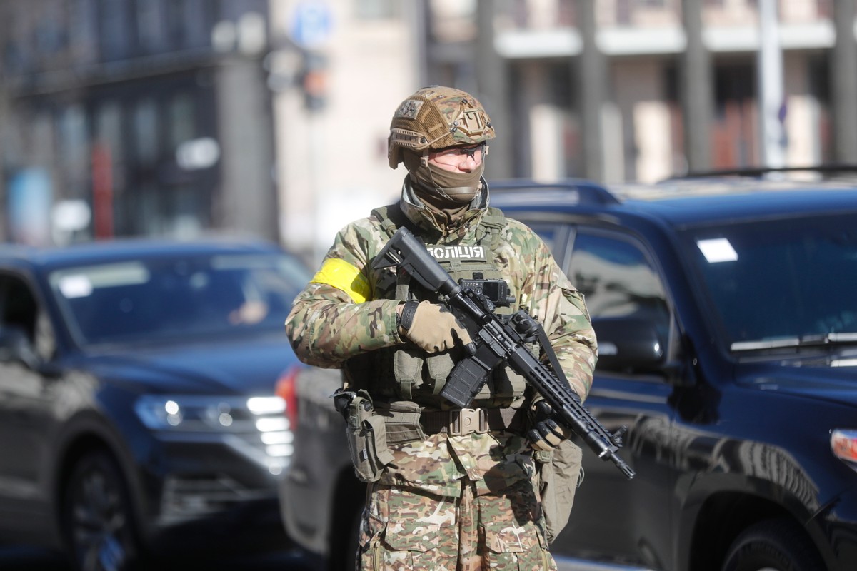 Nawet jeśli chcielibyśmy się w ten konflikt zaangażować bezpośrednio, to przecież Ukraina została zaatakowana i działa w samoobronie. A istnieje prawo do obrony indywidualnej i kolektywnej