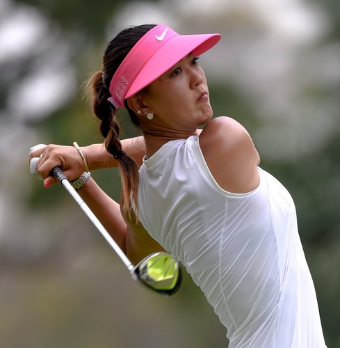 Piękne panie grają w golfa