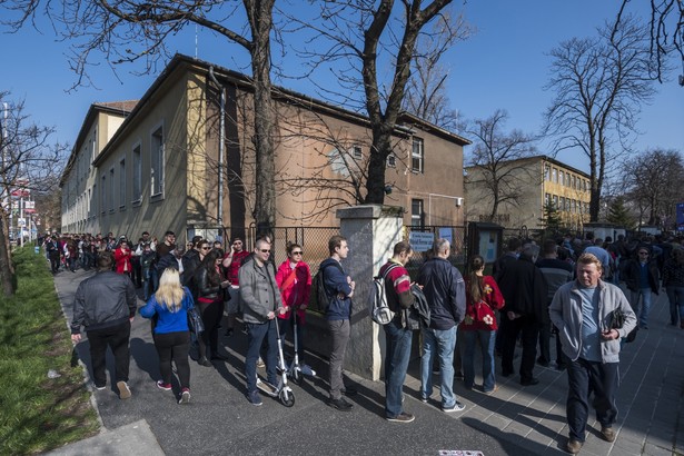 Wybory na Węgrzech. Kolejki do urn!