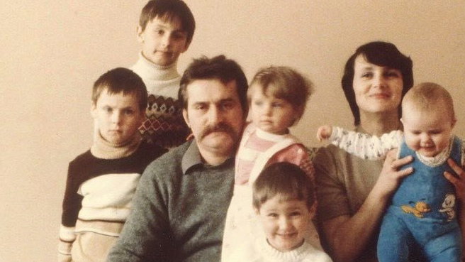 Lech Wałęsa z żoną i dziećmi
