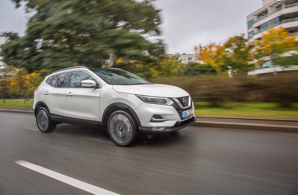 C1130 nissan qashqai