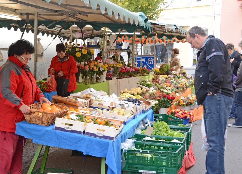 Zasady handlu na terenie targowiska ustala rada gminy w regulaminie