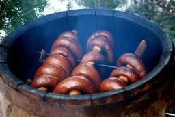 Wielka wojna o wędzone kiełbasy. Przez unijne przepisy część producentów może zniknąć z rynku