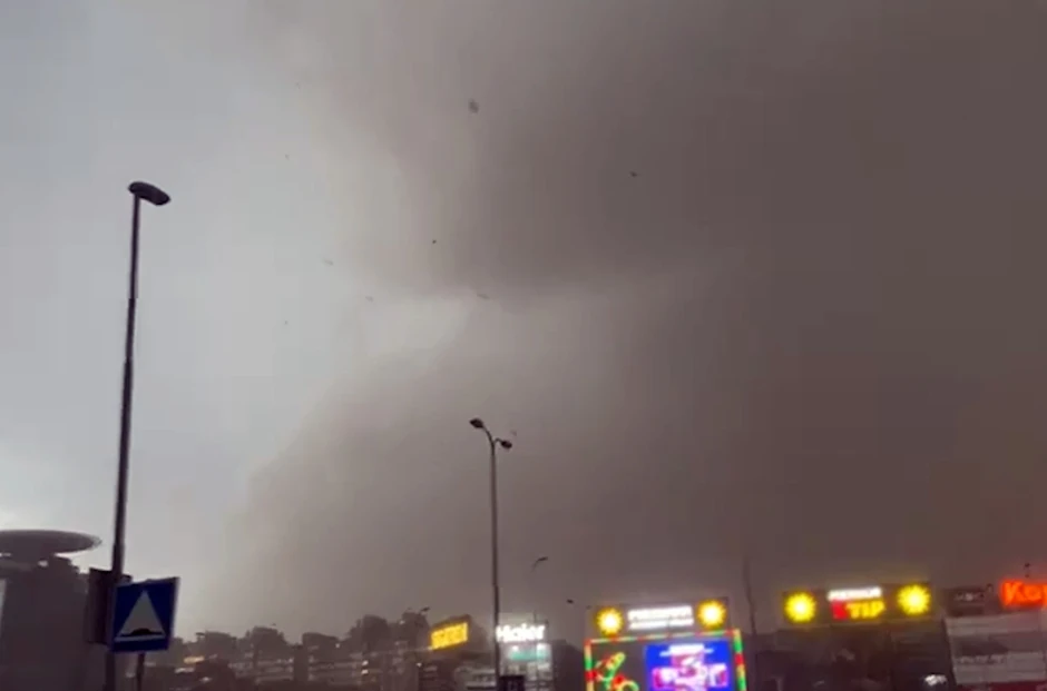 Vetar brisao sve pred sobom