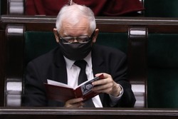 Kaczyński wyrzuci z rządu każdego, kto powie, że się nie zaszczepi