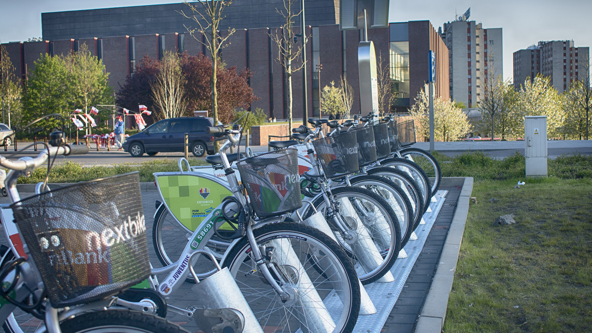 Od początku sezonu już ponad 20 tys. razy wypożyczono miejskie rowerowy w Katowicach. Łącznie w systemie City by Bike, który obsługuje wypożyczalnie zarejestrowało się już 6,7 tys. osób.