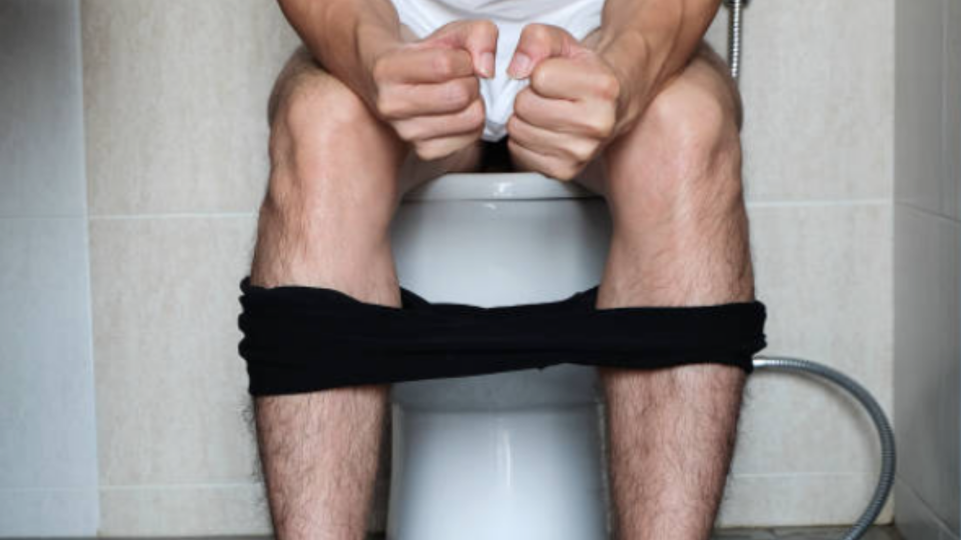 Lekár odhalil, prečo sú muži na toalete tak dlho