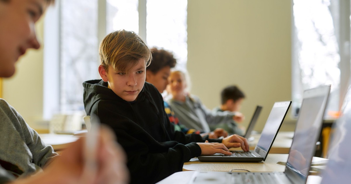 Laptopy finansowane z KPO muszą mieć z certyfikaty, a tablety nie