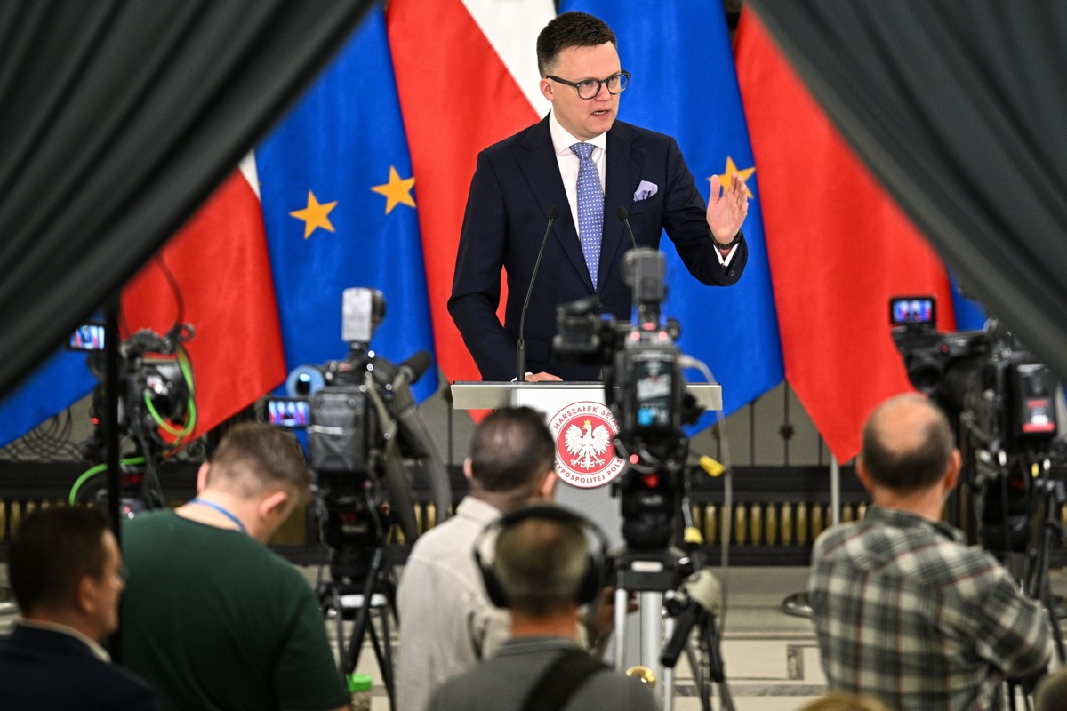 Marszałek Szymon Hołownia na konferencji prasowej przed posiedzeniem Sejmu w Warszawie, Sejm rozpoczyna trzydniowe posiedzenie