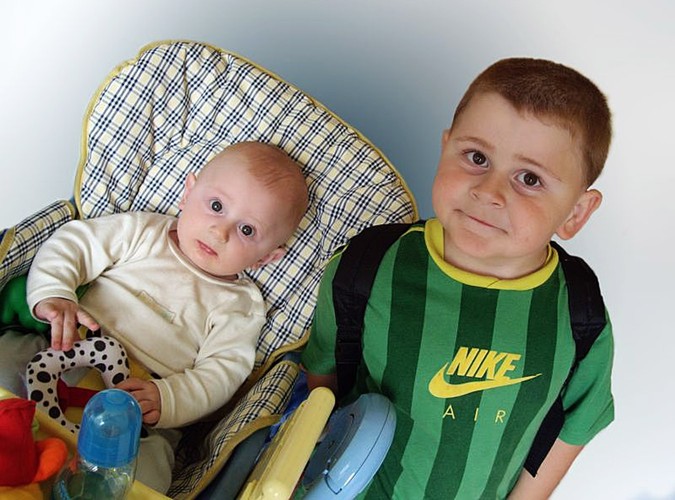 Dla Kubusia i Michałka -
życia jak bajka
prezentów bez liku
lodów na patyku
codziennie słodkiej minki
od Cioci Justynki :)