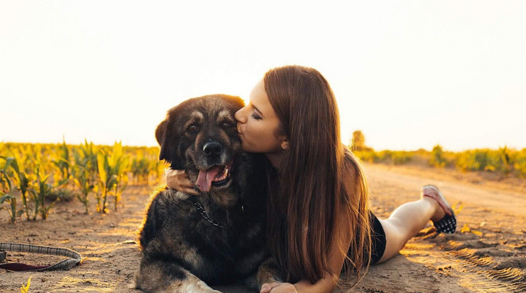 Jenna, a hős kutya gazdájával, Kohuth Nikolett-tel (18) jóban-rosszban együtt