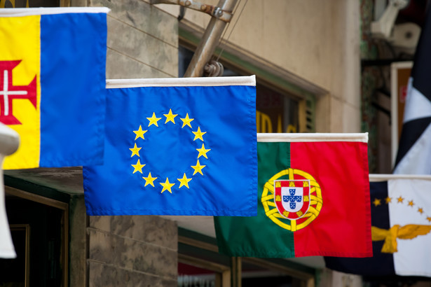 Flagi UE i Portugalii, fot. Mario Proenca