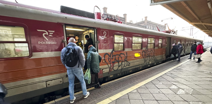 Bilety kolejowe stanieją, ale nie wszystkie. Dojeżdżający do pracy rozczarowani