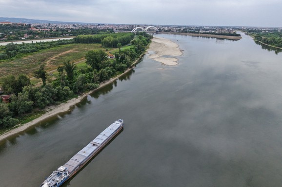 Zbog rekordno niskog vodostaja Dunava OBUSTAVLJENO NAVODNJAVANJE na više mesta u Vojvodini, oglasili se nadležni o merama
