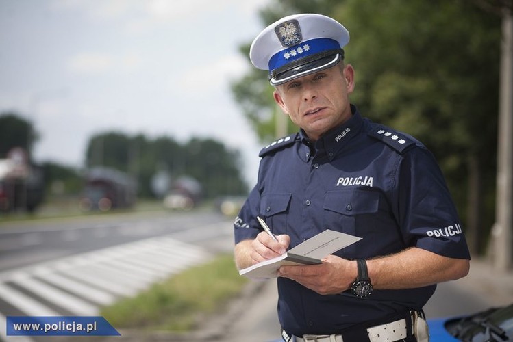 Charytatywny kalendarz policyjny. Gwiazdy pomogą Fundacji Pomocy Wdowom i Sierotom po Poległych Policjantach. ZOBACZ SZCZEGÓŁY >>>
