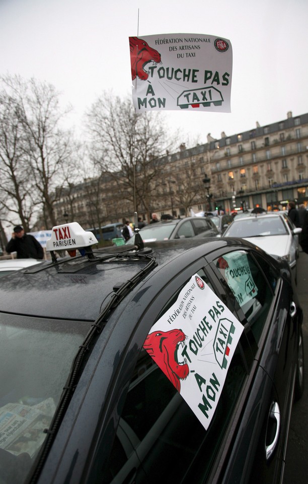 Francja-Tysiące taksówkarzy protestuje przeciwko reformom