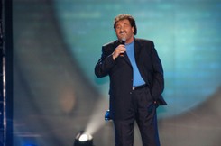 To on wykona przebój Krzysztofa Krawczyka w 'Na Wspólnej'. Namaścił go sam Krawczyk