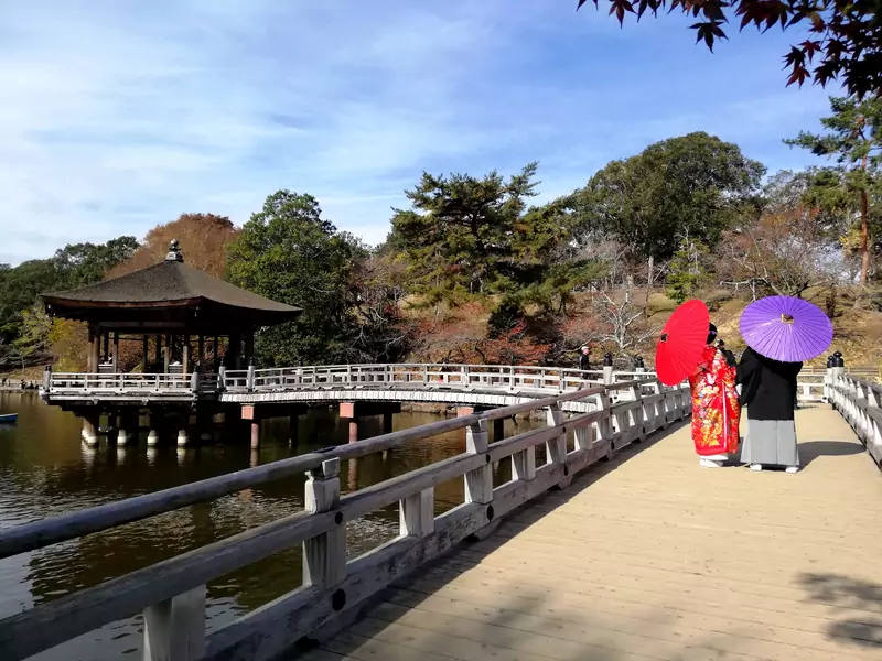 Sesja ślubna japońskiej pary w mieście Nara