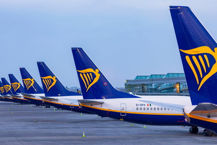 Ryanair skarży się na Polskę. "Premier arbitralnie wybrał 32 kierunki"